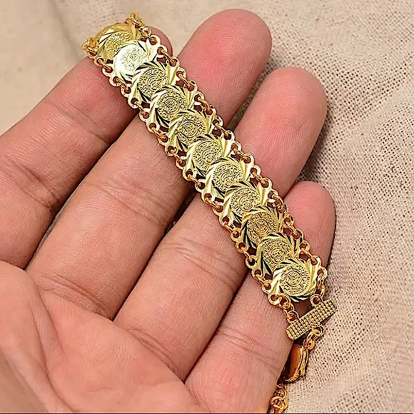 Gold Coin Charm Bracelet Gold Plated 18K - Picture 2 of 5